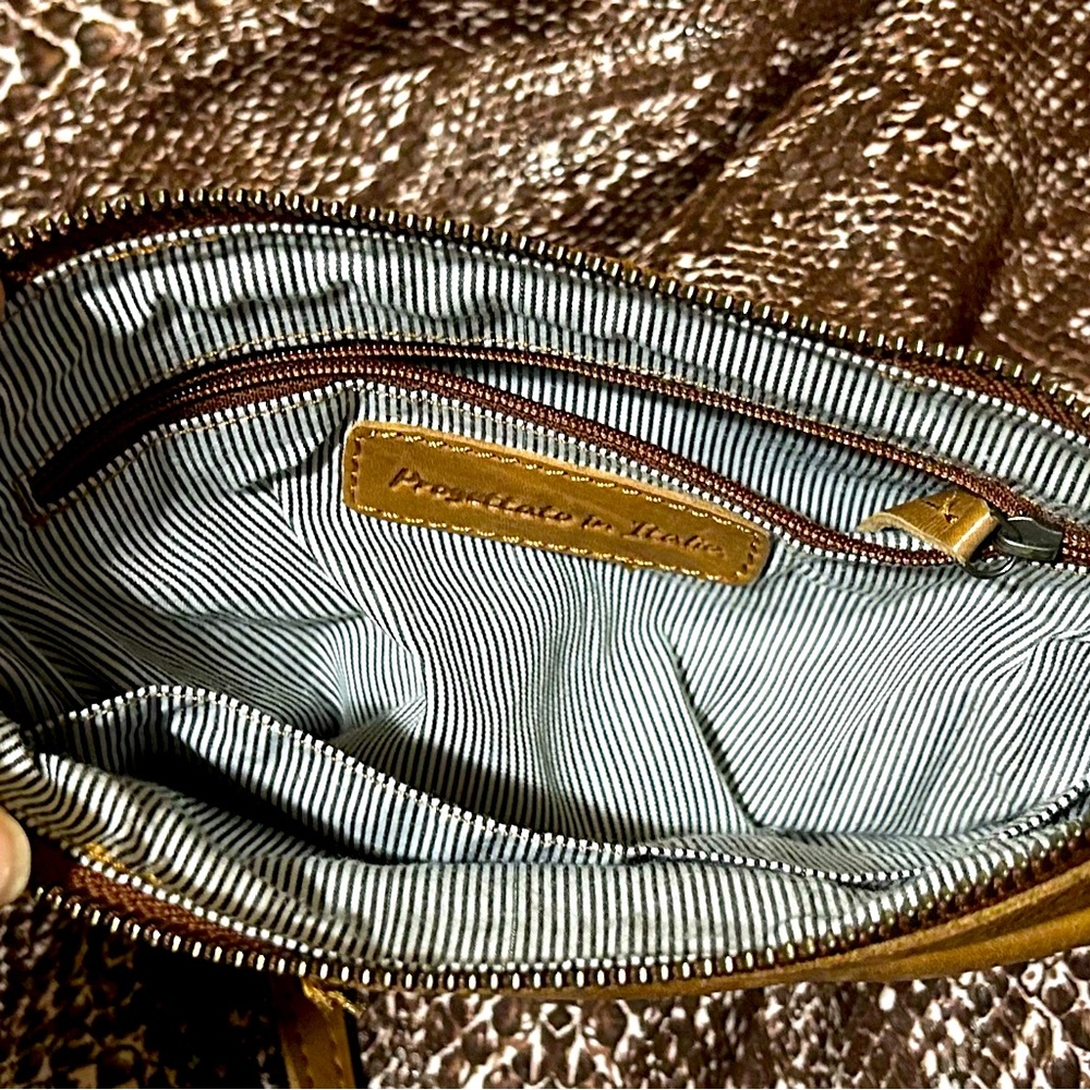 Crossbody - Picture 4 of 4